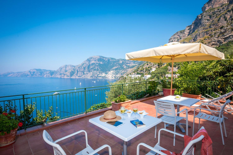 Others 3, Residence Li Galli, Salerno