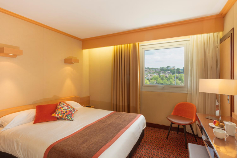 Bedroom 3, Hotel du Beryl, Lons-le-Saunier, Jura