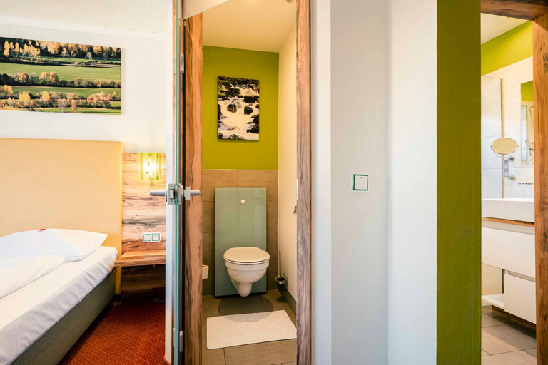 Bedroom 3, Landhotel GrunWies -Bonsai-Wellness Garni, Cham