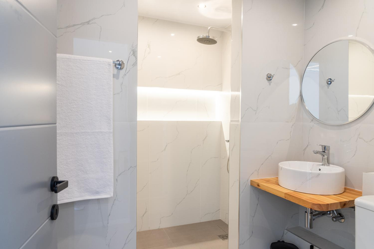 Shower 3, Remvi apartments, Crete
