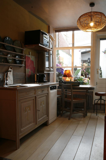 Others 2, DownTown46, Bergen op Zoom