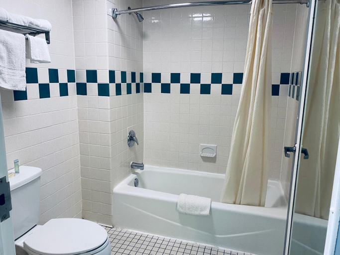 Bathroom, Excel Inn & Suites, Stafford