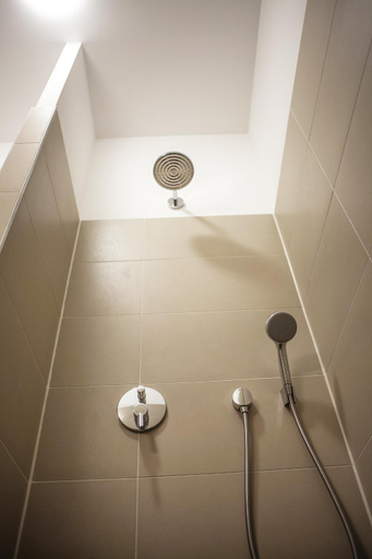 Bathroom 4, Pension Absolut Berlin, Berlin