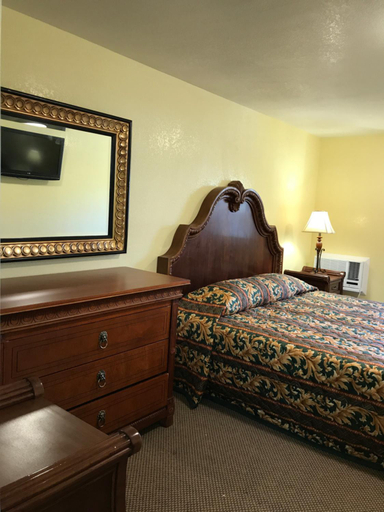 Bedroom 2, Hacienda Motel, San Diego
