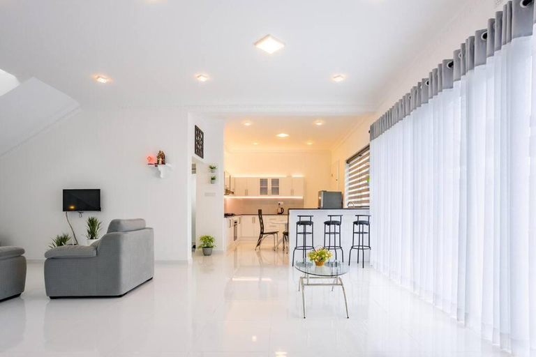 3, Clintonvilla 4-bedroom with pool near to Airport, Katana