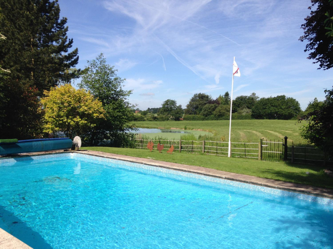 Sport & Beauty, Whitethorn Bed and Breakfast, Cheshire East