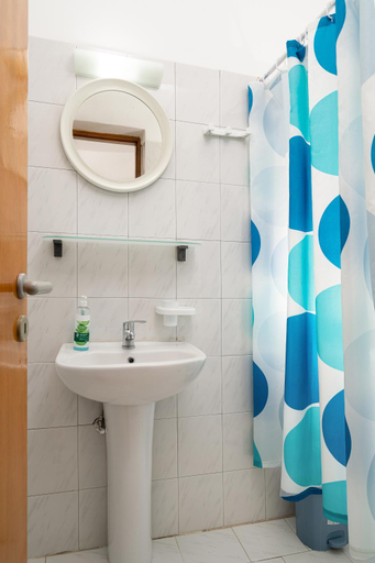 Bathroom 2, Jodi's Pension, Faistos