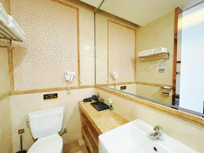 Bathroom 3, HT Legend Hotel Changgang Metro Station Exit F, Guangzhou