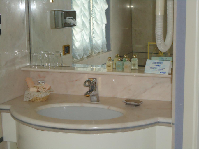 Bathroom 6