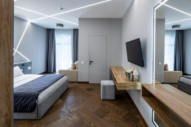Others 4, Otaman Resort, Pustomytivs'kyi