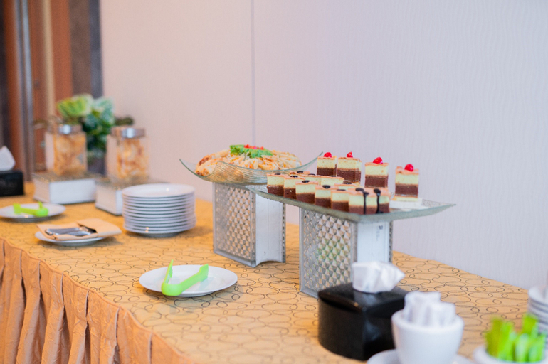 Food & Drinks 7