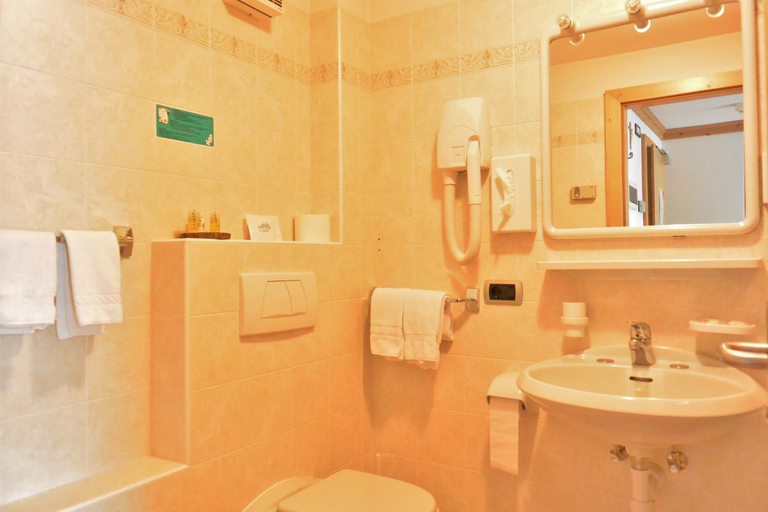 Bathroom 4, Hotel Garnv¨ Al Plan, Sondrio
