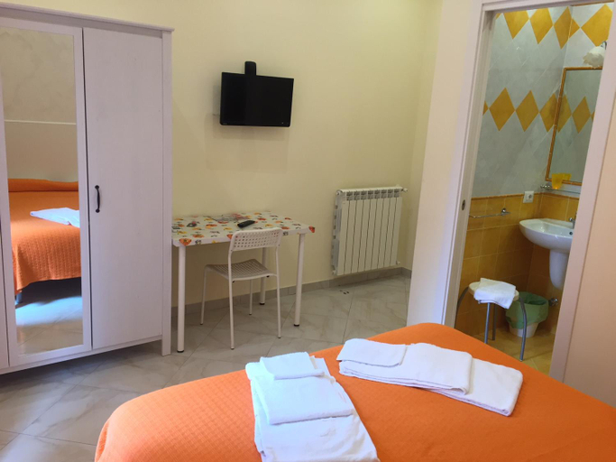 Bedroom 3, Albergo Oasi, Napoli