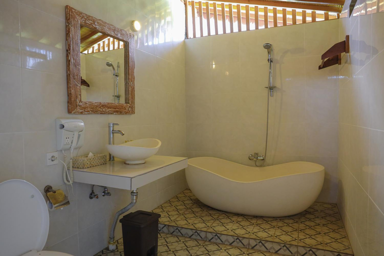 Bathroom 18
