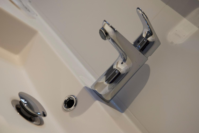 Bathroom 10