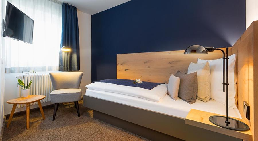Bedroom 3, Bischoffs Hotel, Reutlingen