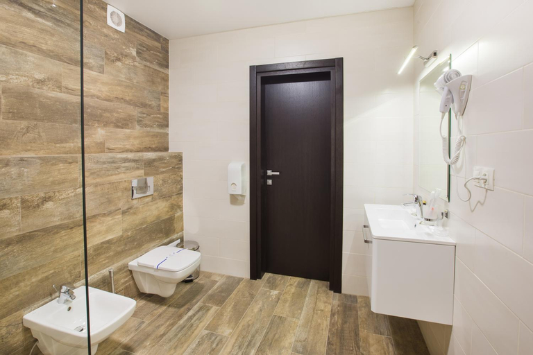 Bathroom 5, Girski Hotel&Spa, Nadvirnians'kyi
