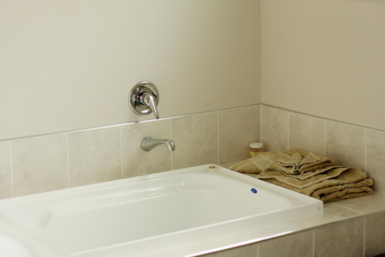 Bathroom 3, Broadway Motel & Miro Court Villas, Matamata-Piako