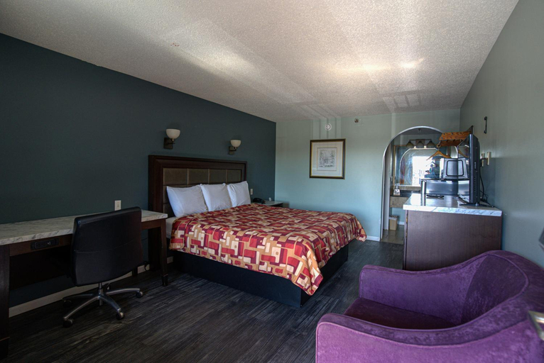 Bedroom 5, Excel Inn & Suites, Stafford