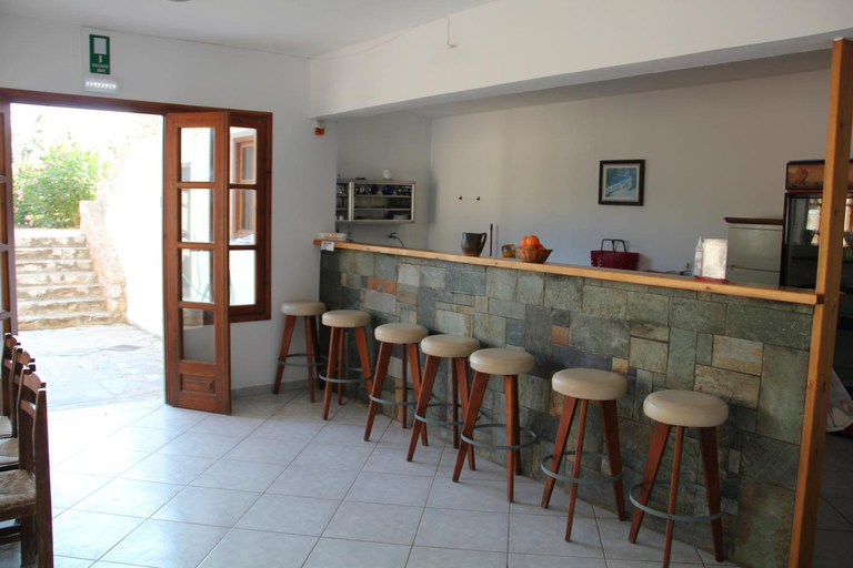 Others 5, Studios Stavris, Crete