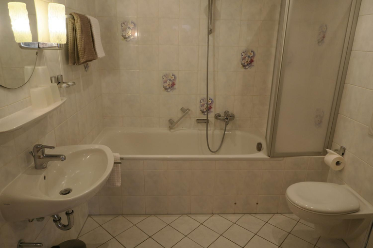 Bathroom 5, Gasthof Tiroler Hof, Rosenheim