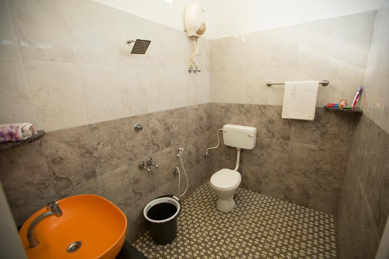 Bathroom 3, Green Garden Resort, Tirunelveli