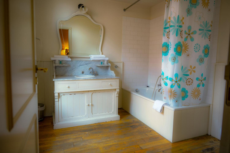 Bathroom 4, Oranje City Hotel, Vlaams Brabant