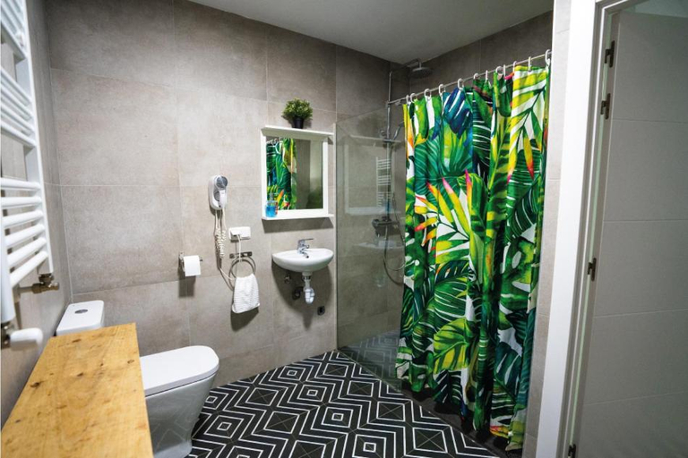 Bathroom 3, Off Beat Guesthouse - Self-check-in - Sleep Conscious, Guipúzcoa