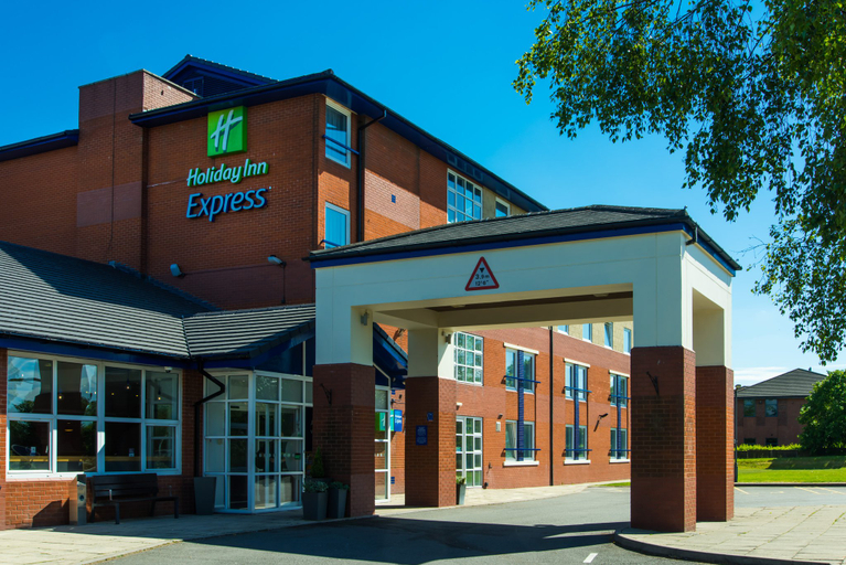 Exterior & Views