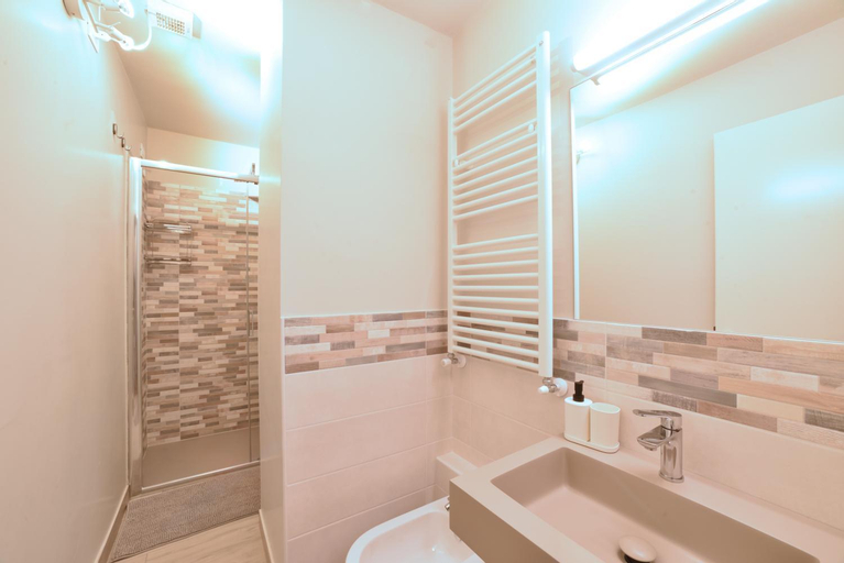 Bedroom 4, Hotel Bristol, Savona
