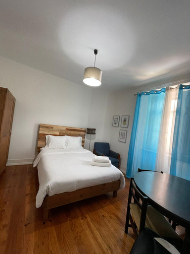 Others 5, Retro M2 R4 - Lovely Double Room with Shared Bathroom, Lisbon