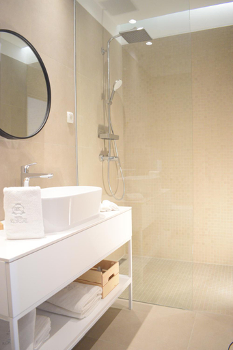 Bathroom 3, Hotel Korsal, Korčula
