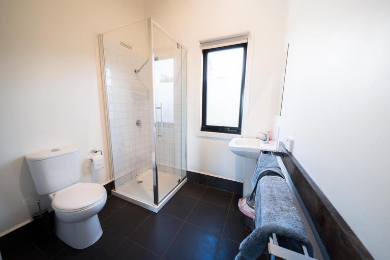 Bathroom, Sawyers Bay Shacks, Flinders