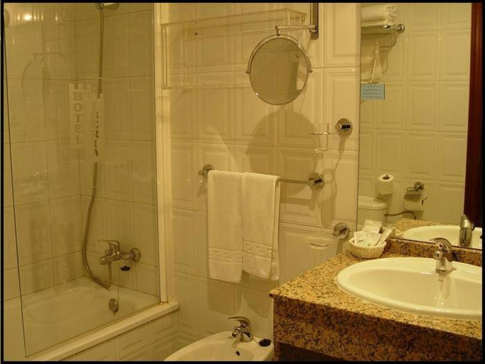 Bathroom 4, Hotel Iberia Plaza America, Cáceres