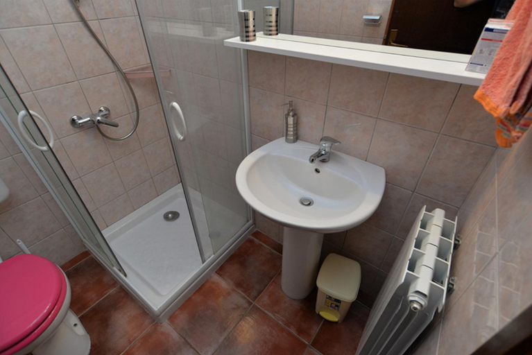 Bathroom 3, Apartment 590, Fažana