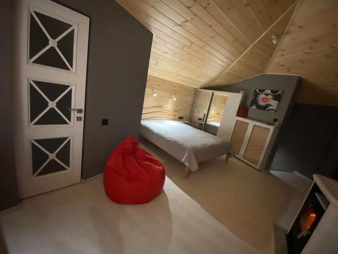 Bedroom 3, Феєрія Лісу, Drohobyts'kyi