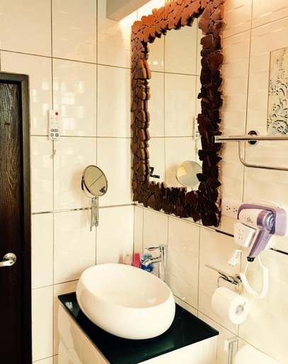 Bathroom 10