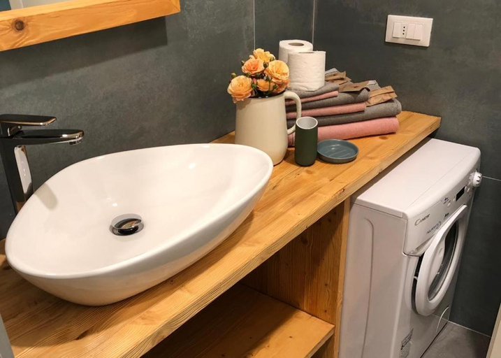 Bathroom 3, Melloni Street Home, Venezia