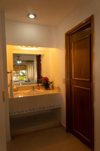 Bathroom 1, Casa Bonita and villas, Isla Mujeres