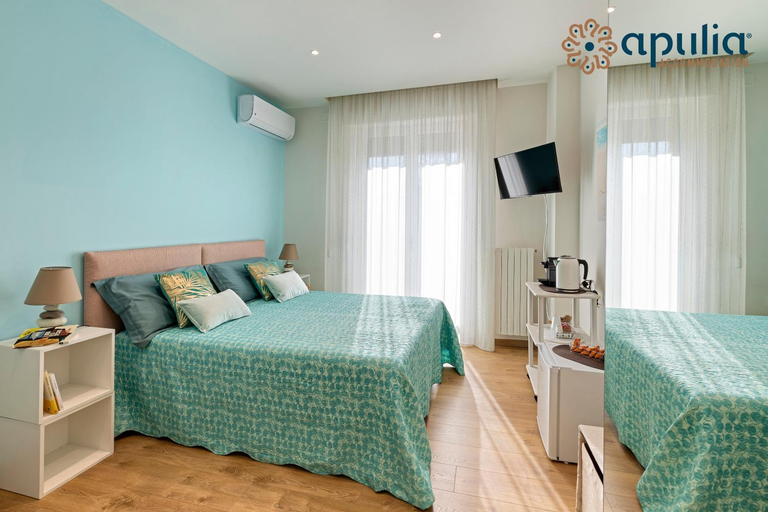 Others 5, B&B Tiffany, Bari