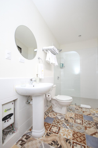 Bathroom 4, Casa Maria Aeropuerto B&B, Alajuela