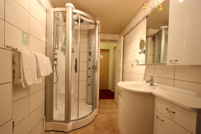 Bathroom 4, Hotel Grille, Erlangen