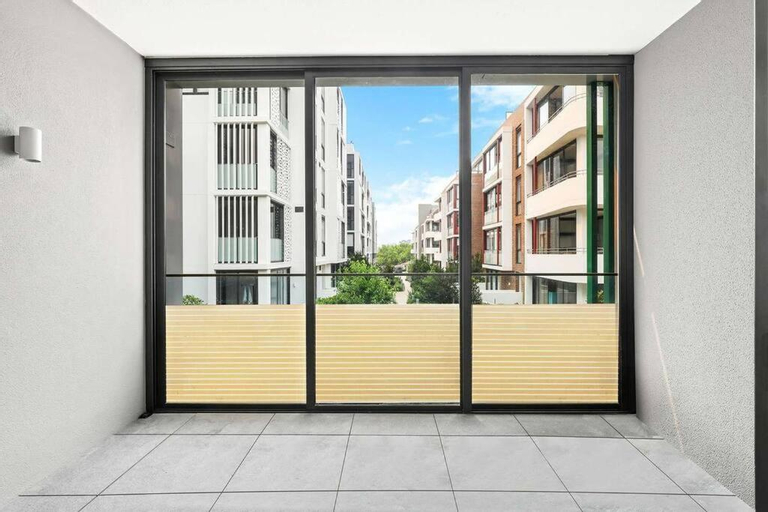 One Bedroom with Roof Top Pool, Willoughby