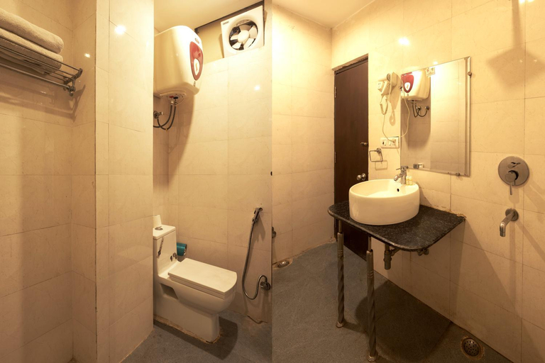 Bedroom 2, Luxury Tashree Hotel at Airport, West