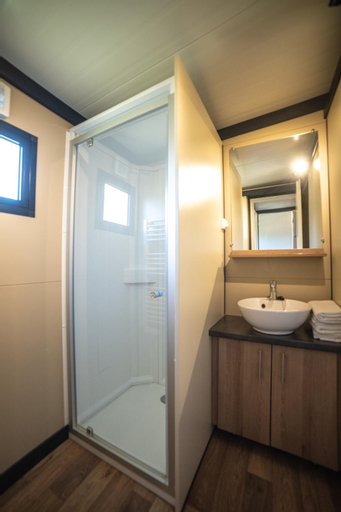 Bathroom 8