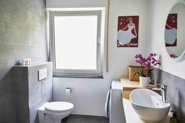 Bathroom 2, Work from Home 2BR, FREE parking,Netflix,Near BASF, Ludwigshafen am Rhein