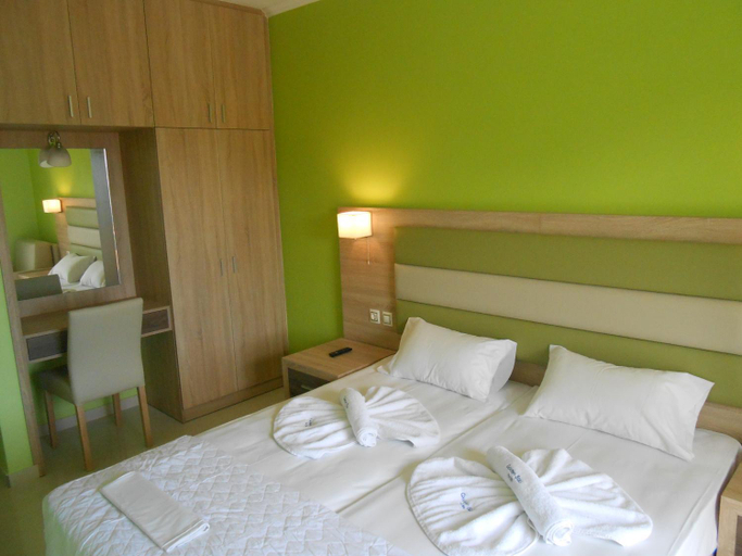 Others 5, Golden Star, Ionian Islands