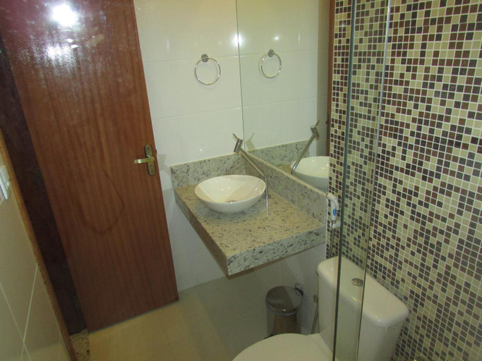 Others 5, Hotel Master, Governador Valadares