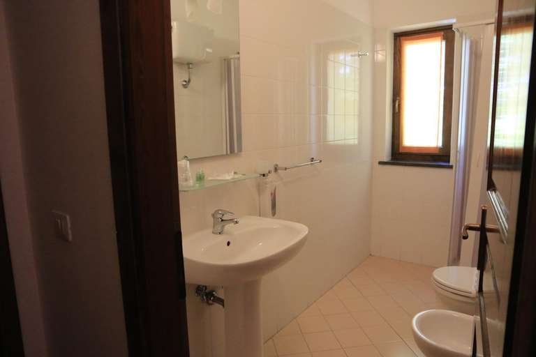Bathroom 3, Rifugio Fasanelli, Potenza