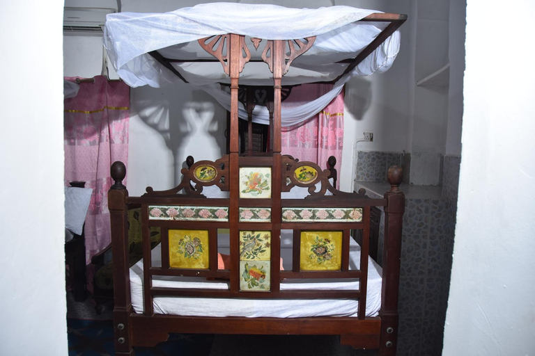 Others 5, BABAbora house, Mjini
